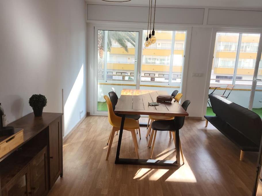 Superbe Apartement En Residence Avec Piscine Roses Bagian luar foto