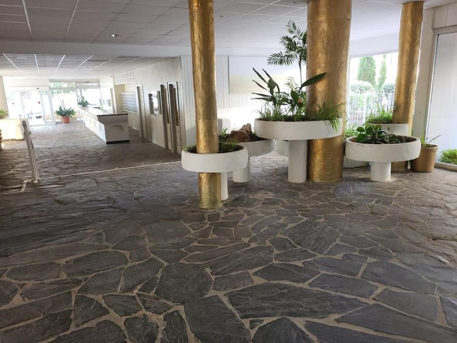 Superbe Apartement En Residence Avec Piscine Roses Bagian luar foto