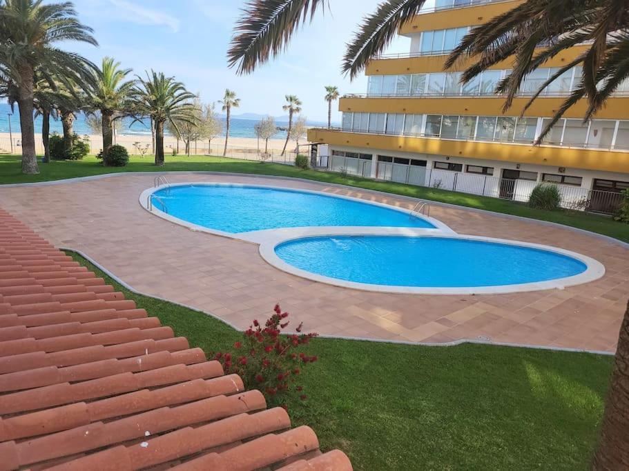 Superbe Apartement En Residence Avec Piscine Roses Bagian luar foto