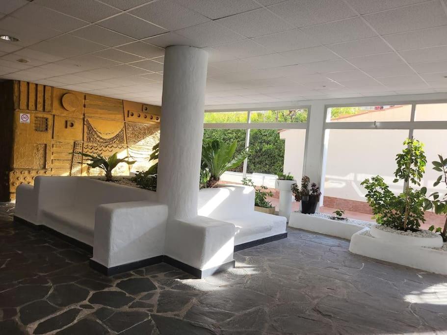 Superbe Apartement En Residence Avec Piscine Roses Bagian luar foto